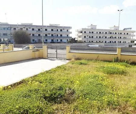 アパート Residenze Lido Di ガリポリ